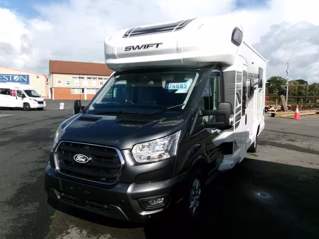 Swift Voyager 494